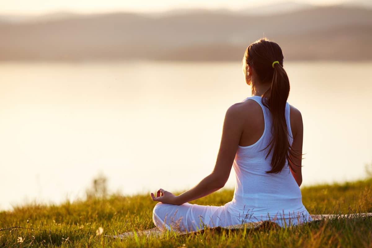 Immagine che raffigura Meditando